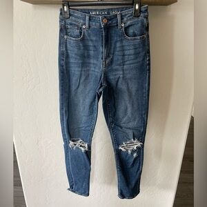 American Eagle| Mom Jean in Distressed Style with Ripped Knee, Size 0•••